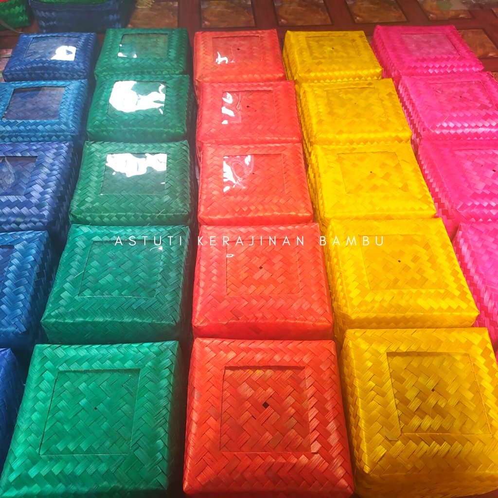 

Besek 25 x 25 x 8 cm/Besek Natural/Besek Warna/Besek Bambu Tradisional