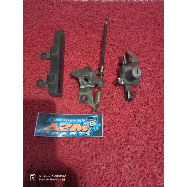kunci /kontak jok belakang set Tiger Revo original