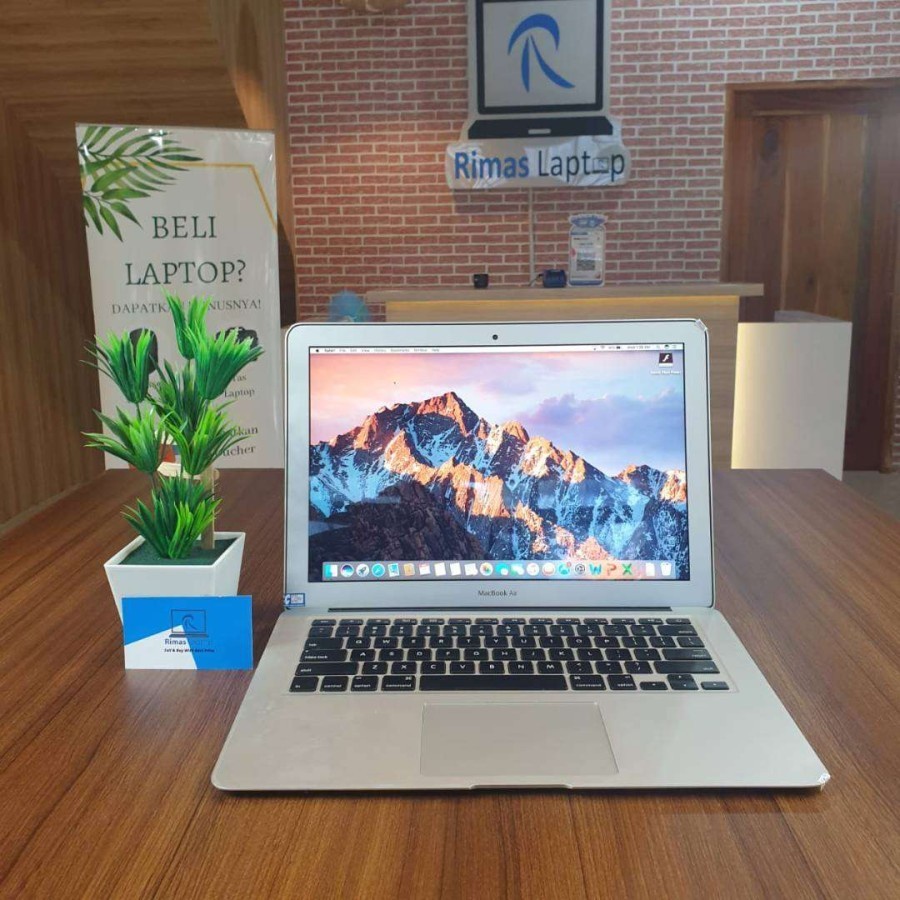 Laptop Macbook Air Core i5 RAM 4GB SSD 128GB Bekas Second