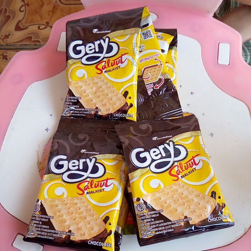 Gery Salut Malkist Isi 10 x 9 Gr Varian Rasa Baru Cokelat Keju by Crr