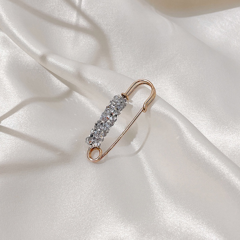 Bros Pin Bahan Metal Aksen Kristal Anti Silau Untuk Wanita