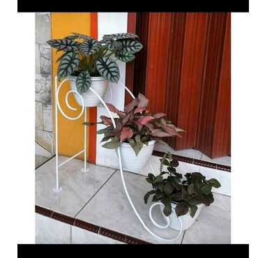 Rak bunga besi minimalis 3 susun