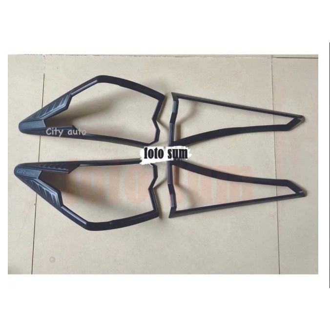 Garnish belakang Avanza Xenia 2022 hitam