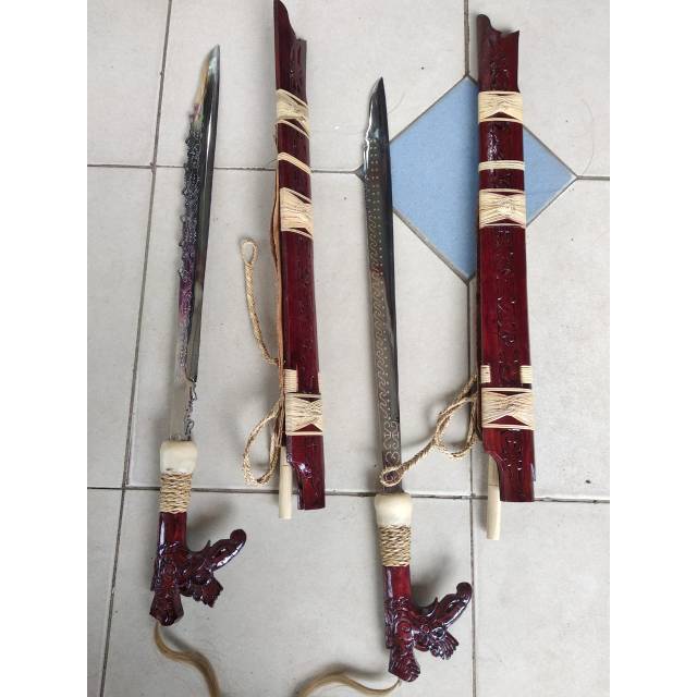 Mandau khas kalimantan lurus baja putih