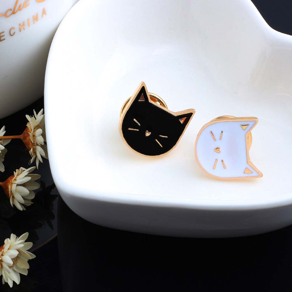 2pcs / Set Bros Pin Lencana Bentuk Kartun Hewan Kucing Untuk Unisex