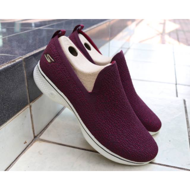 skechers maroon
