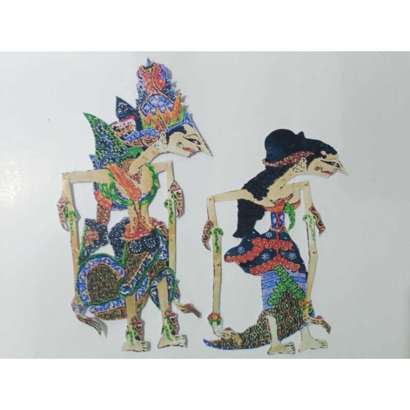 wayang dan gunungan model 2 berdampingan searah