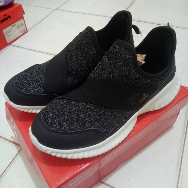 Sepatu astec anak-anak