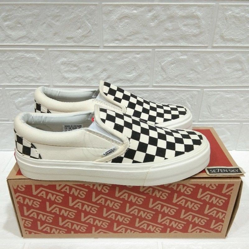 vans slip ons cream