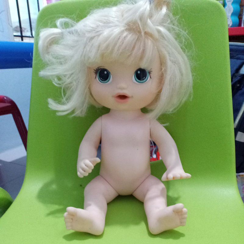 Preloved boneka baby alive pirang