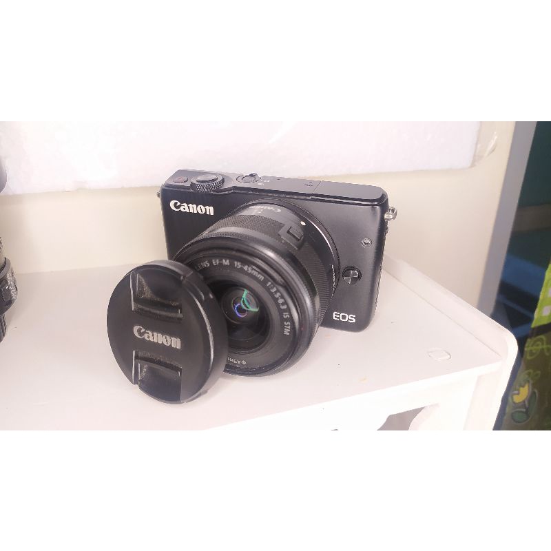 Kamera mirrorless Canon M10 bekas