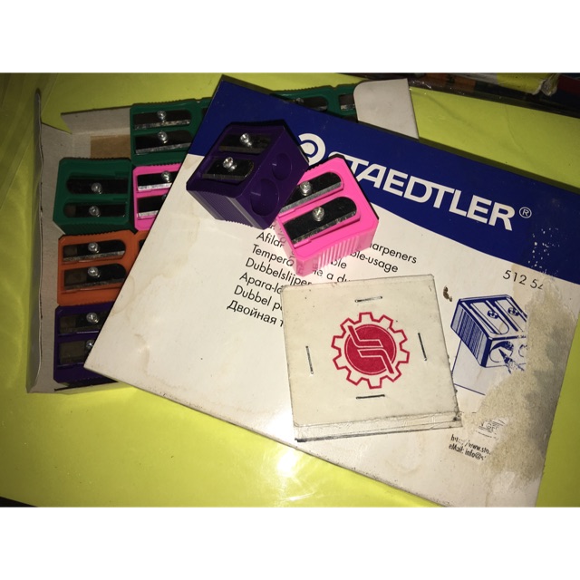 

Rautan 2 lubang staedtler.