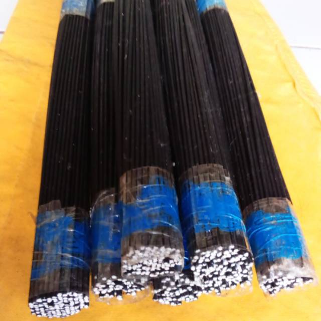 Ruji  fiber 2mm 2,5 mm & 2,8 mm & 3 mm hitam kulitan kondisi stik 60 cm 50  btng / ikat untuk sangka