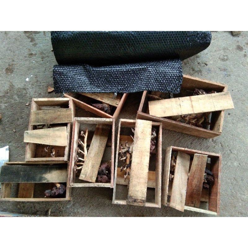 

Packing kayu dan Bubble wrap