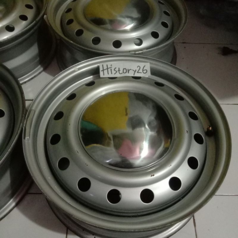 Dop moon velg kaleng Terios plus dudukan Lubang 5 tinggal pasang-4dop & 4dudukan braket