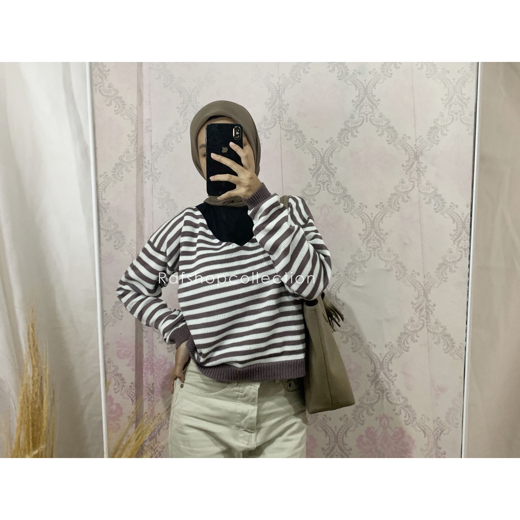 OUTWEAR SWEATER CROP RAJUT MOTIF GARIS