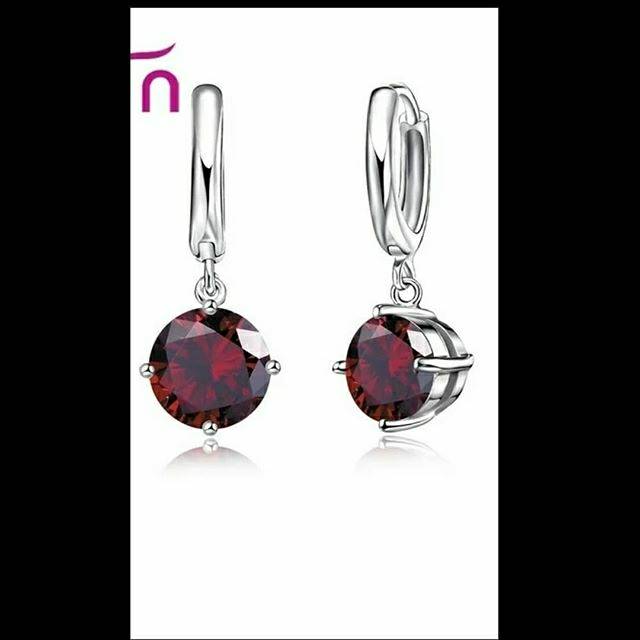 Anting merah delima