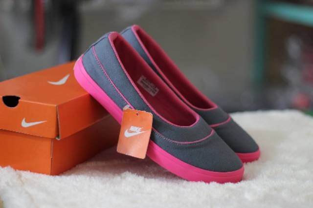 Nikee Sepatu Flat/Slop/Slip On Wanita Dewasa (36 37 38 39 40 41 42 43)