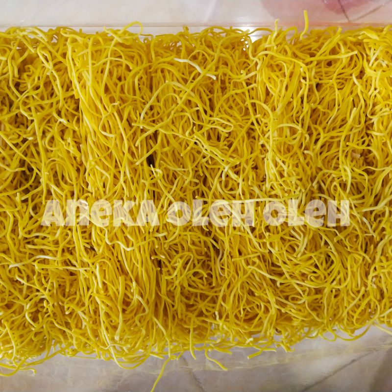 

Mie Titi/Mie Kering Mentah Khas Makassar(700 gram)