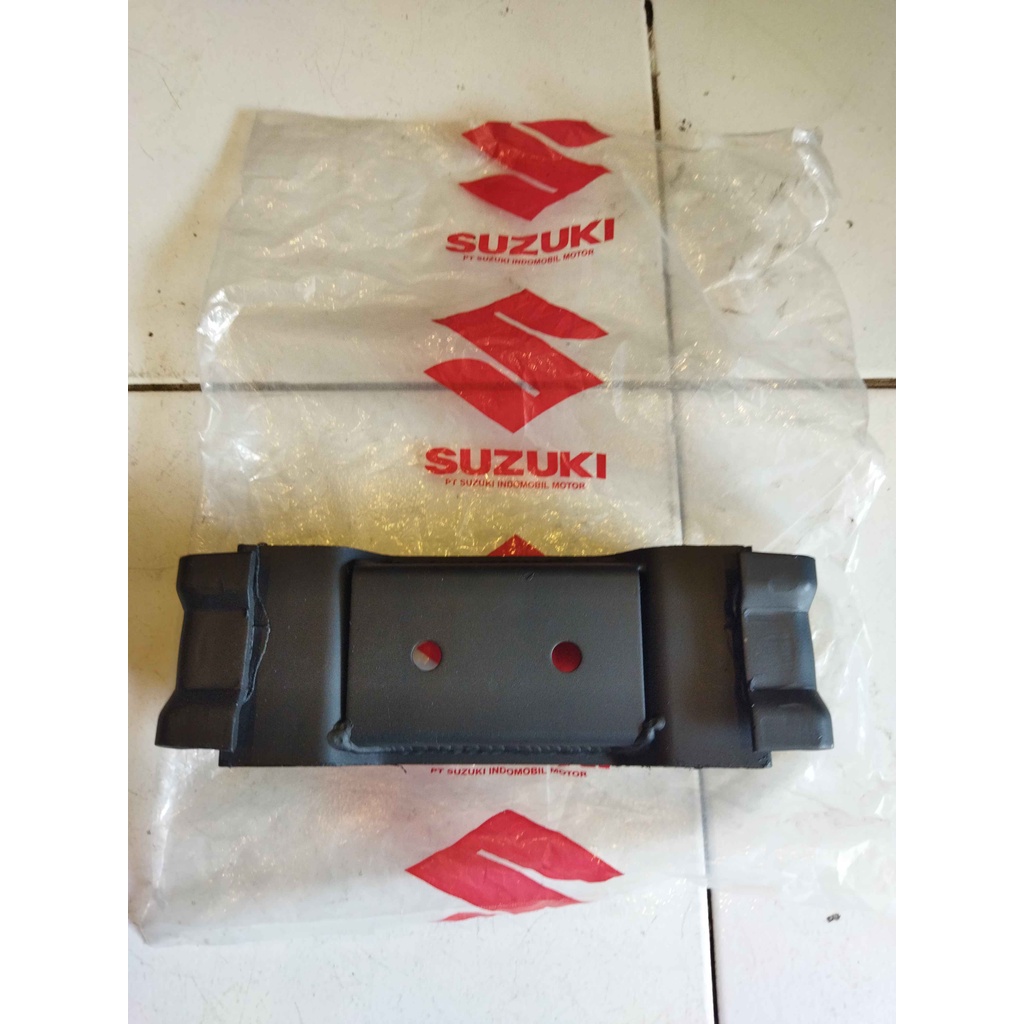 Engine Transmisi Mounting Belakang Suzuki Grand Vitara 2.0 2.4