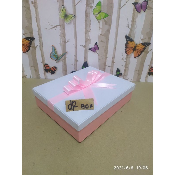 

Kotak Kado | Giftbox | Kotak parcel | Hampers | Box Hantaran | Box seserahan | Papperbag | Souvenir
