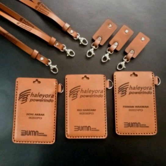 

Id Card Holder Kulit Asli, Name Tag Kulit Custom Logo dan Nama Perusahaan, Name Tag Kulit Custom