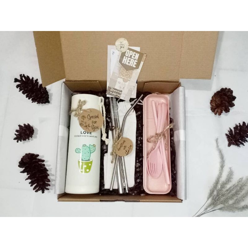 

Hamper Botol Kaca hampers birthday, wedding, graduation, dll. hampers murah.