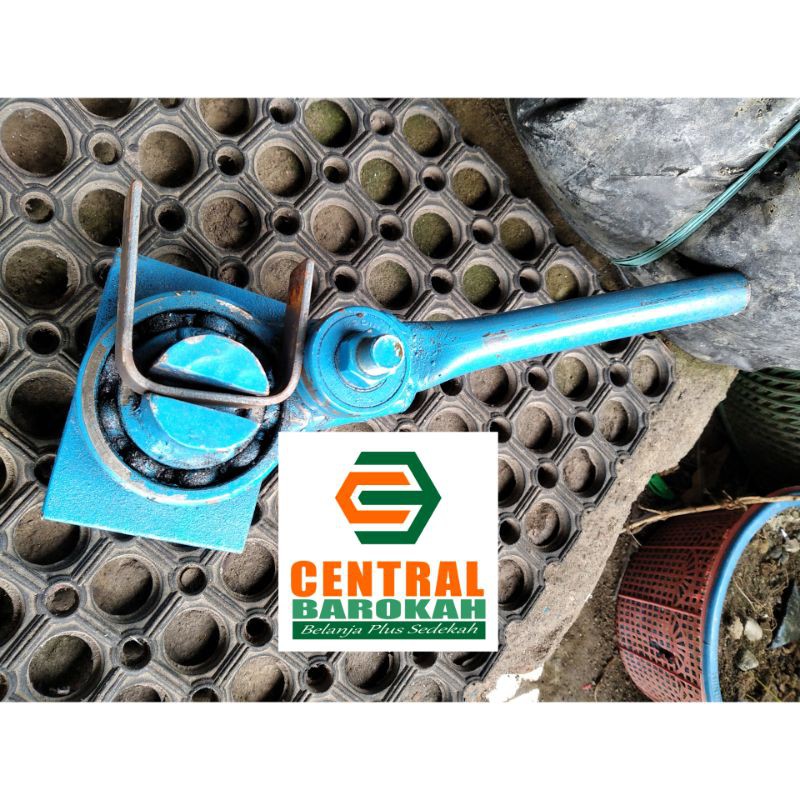 Alat penekuk besi plat atau strip, maksimal 8 mm
