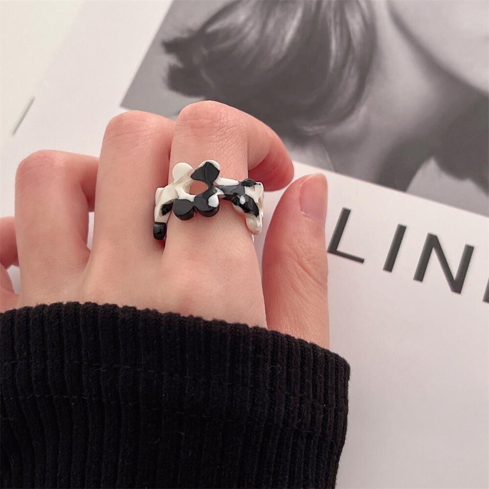 Mxbeauty Resin Cincin Terbuka Tren Minimalis Manis Berongga Bunga Akrilik Gadis Gaya Korea Rings