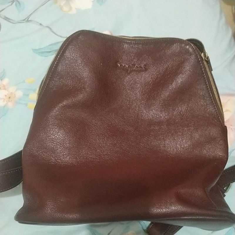 tas kulit merah