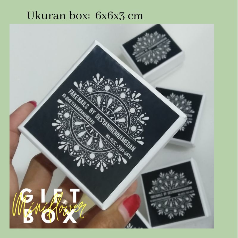 

Box untuk tempat nail art ukuran 6x6x3 cm plus logo