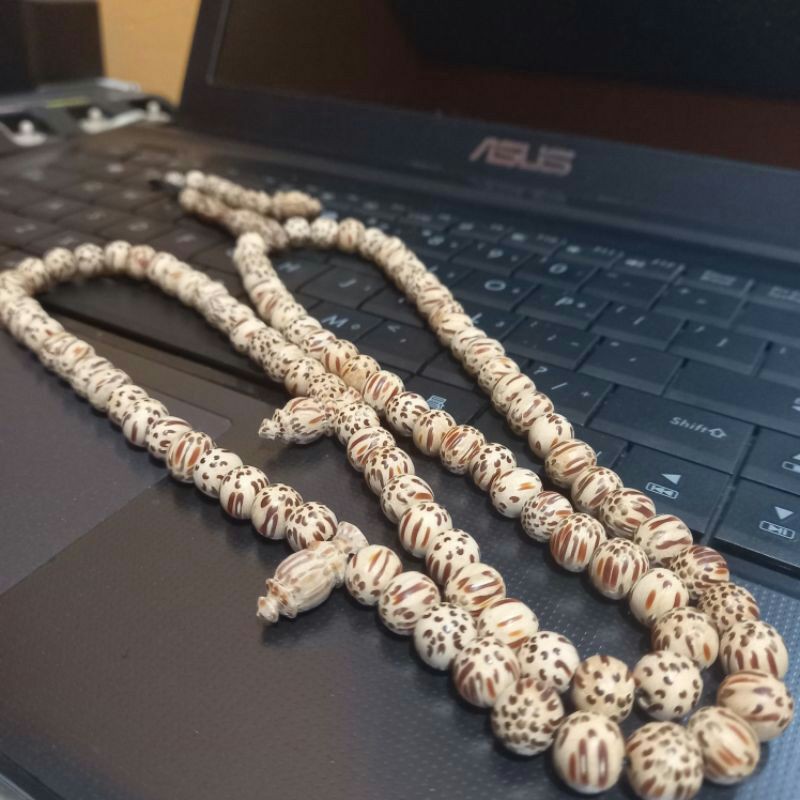 macan tasbih liwung  merah tasbih kayu liwung  tembus cahaya tasbih cantik unik tasbih istimewa