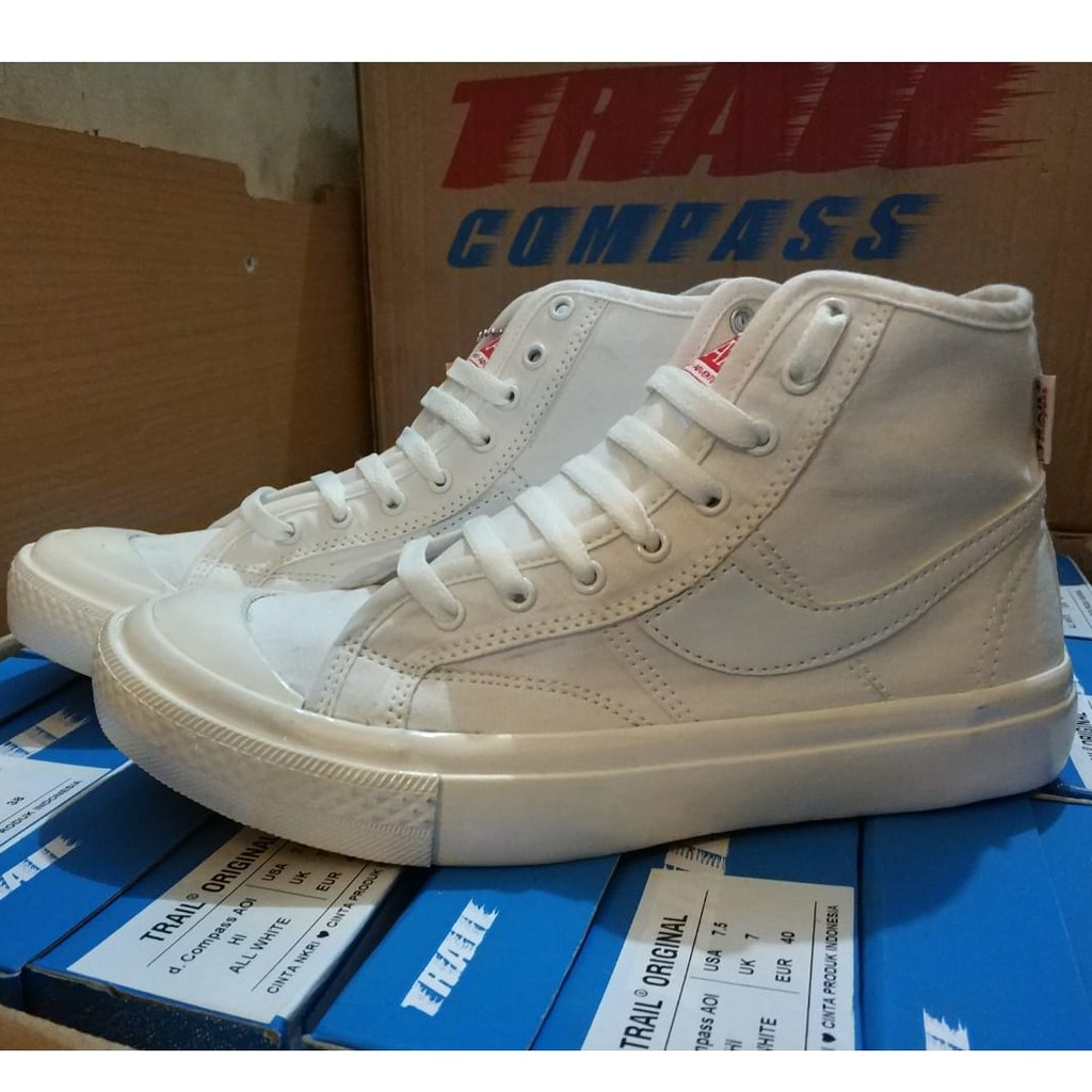 Sepatu TRAIL "D'Compass series" - White High