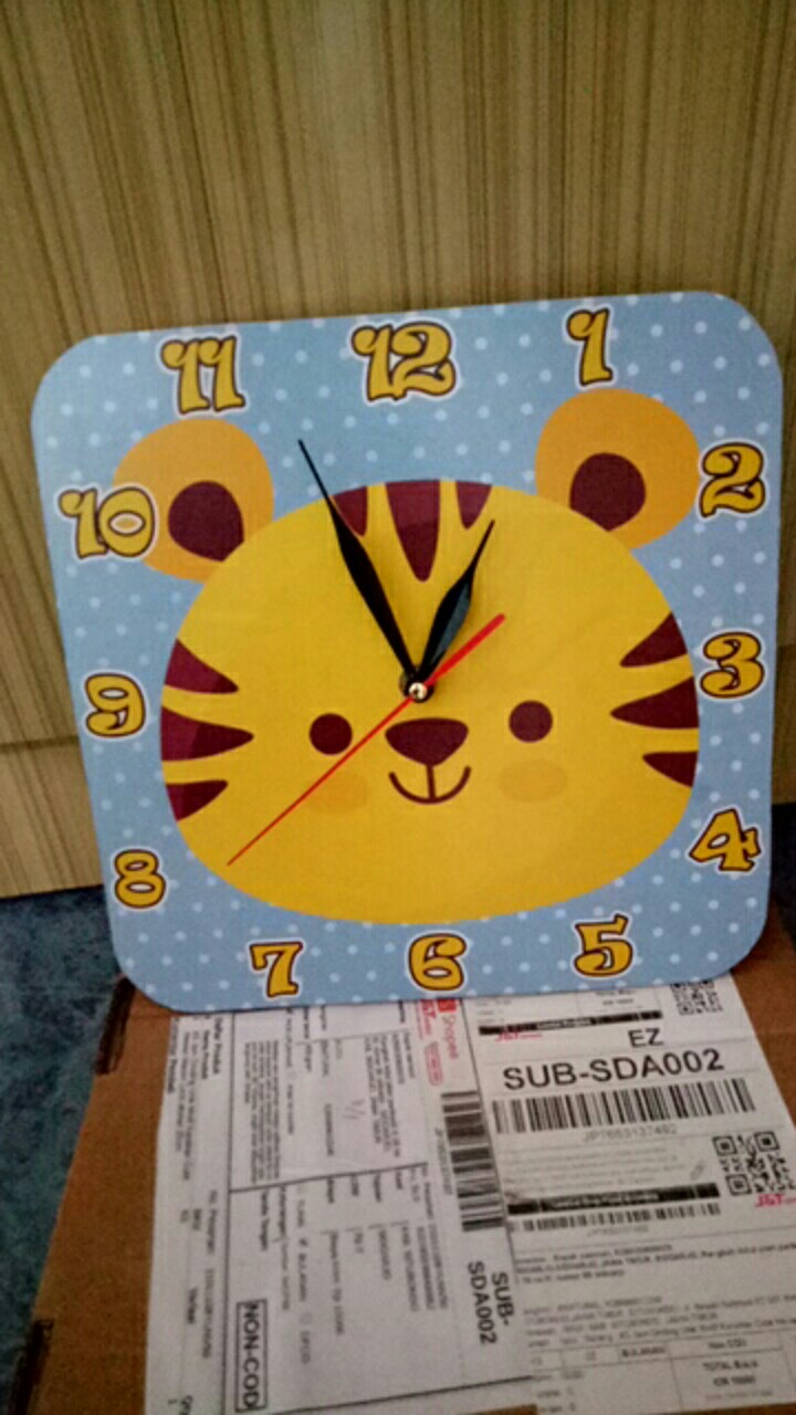 K5 Jam Dinding Unik Motif Karakter Cute Hewan Macan Lucu Ukuran 25cm