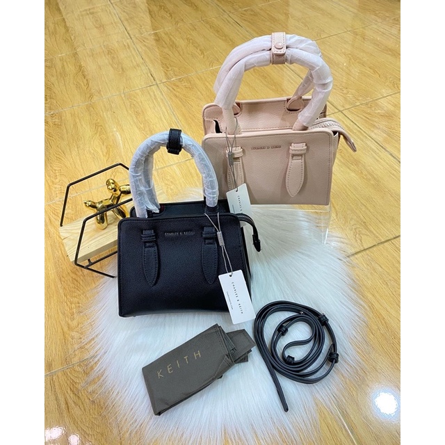 slingbag CHARLES & KEITH SIZE 20x10x15 cm free dusbag✅