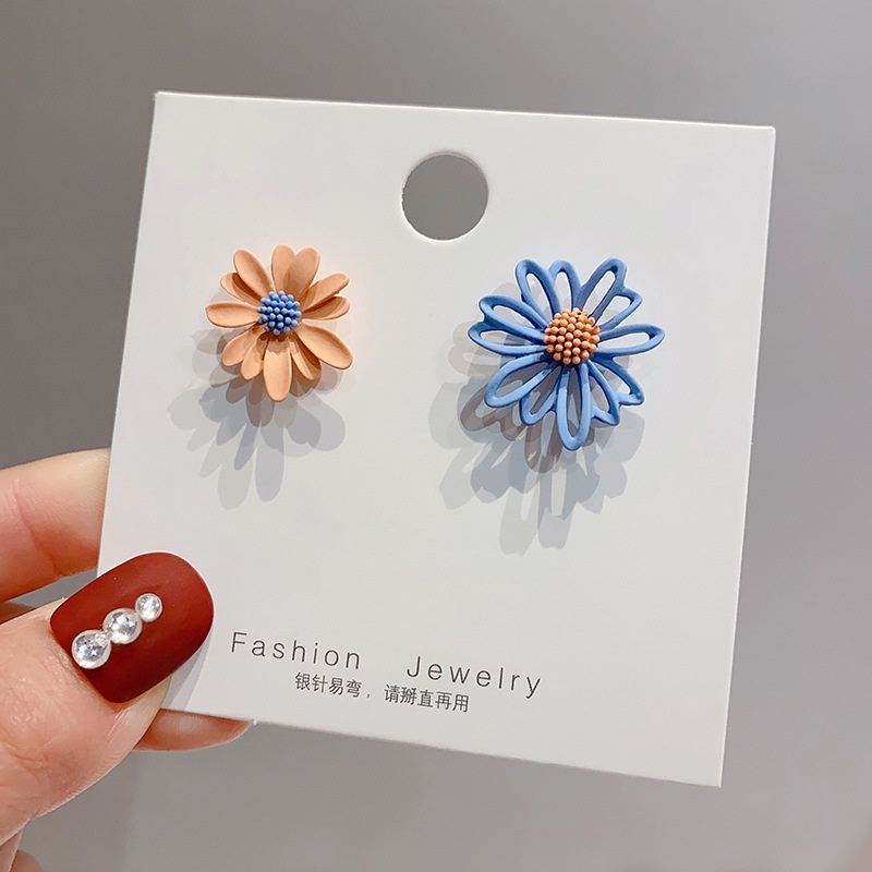 Daisy Flower Earrings Asymmetrical Korean Jewelry Cute Flower Small Stud Earrings For Women Fashion Sweet Earring