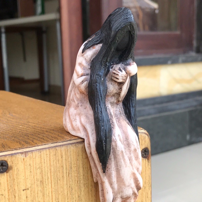 Miniatur Kuntilanak Duduk