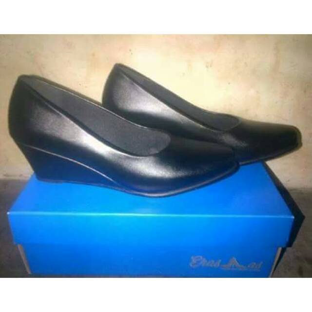 Sepatu wedges ERASMAS