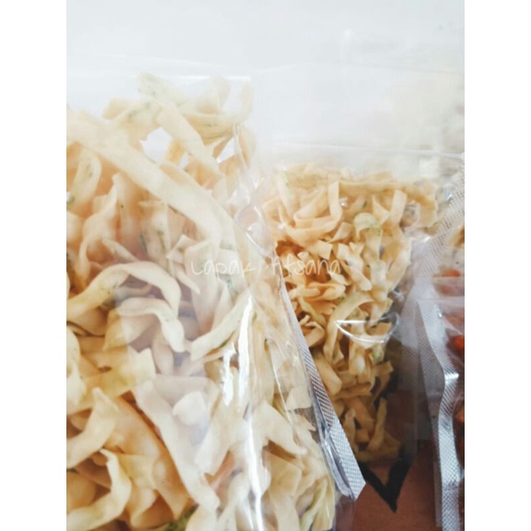 

KUE BAWANG ATAU KERUPUK BAWANG 1/2 KG