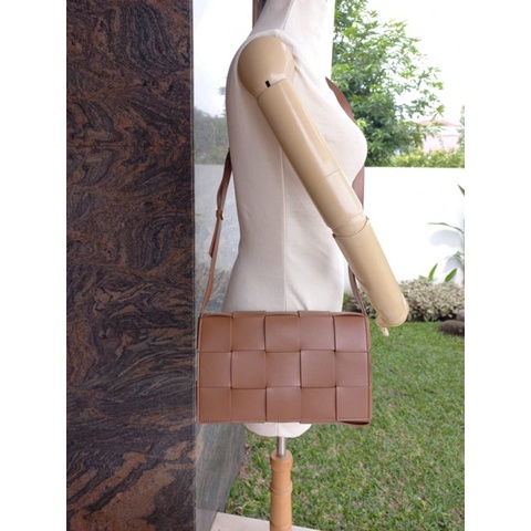 TAS BV CASETTE CROSSBODY BAG