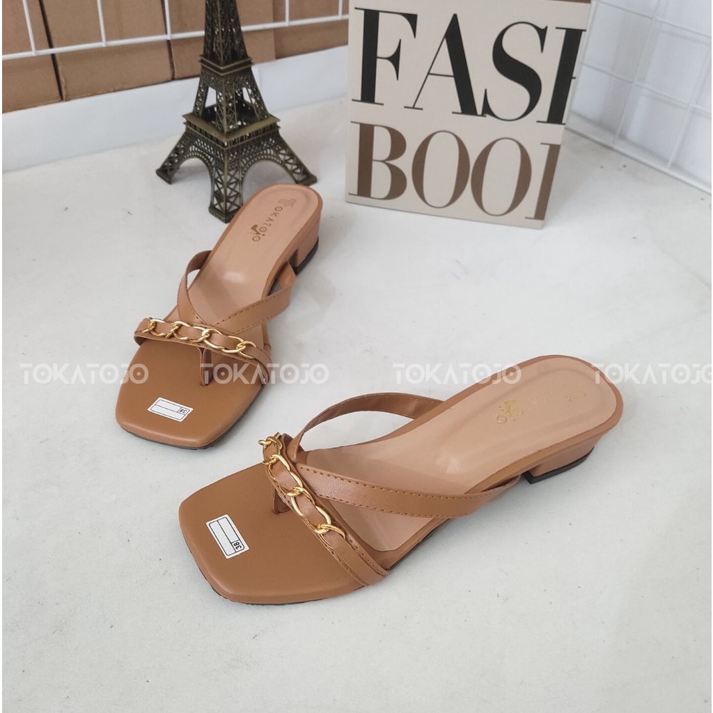 Sendal cewek kekinian terbaru Sandal Heels Wanita Hak tahu 3 cm Aksesoris Rantai slip on heels santai simpel