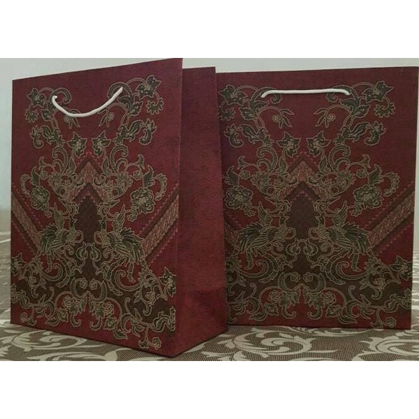 

Paper bag batik ukuran (L) 35x25x9cm