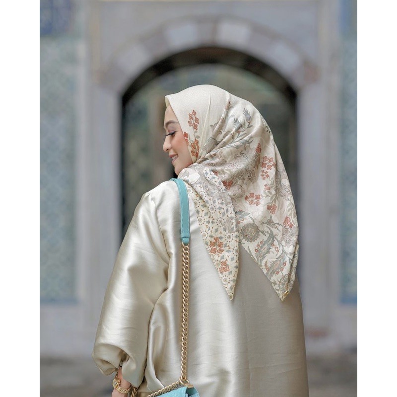 Topkapi ivory Buttonscarves