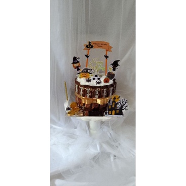 

anack cake + money roll 25 lembar uang 2K,tema hallowen