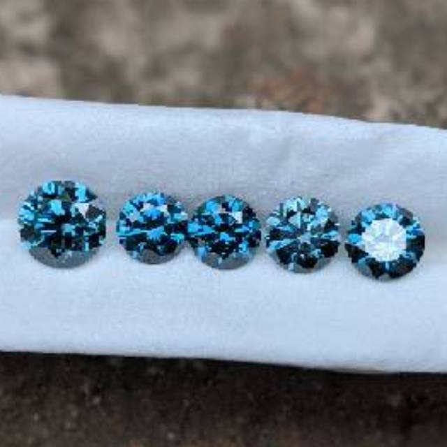 BERLIAN EROPA BERKUALITAS  / BERLIAN BIRU 0,74ct