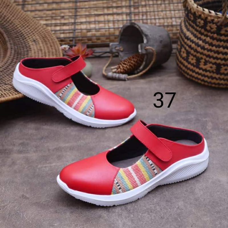 SLIP ON UNISEX, SLIP ON TENUN NTT, SLIP ON ETNIK, SEPATU ETNIK MURAH, SEPATU TENUN NTT, SLIPON KULIT