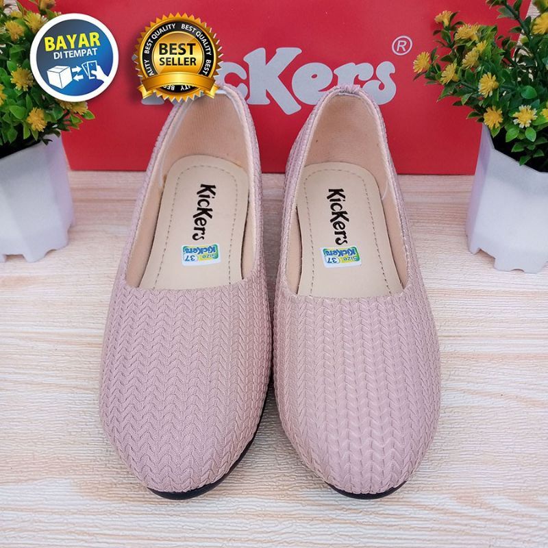 Sepatu Wanita Slip On