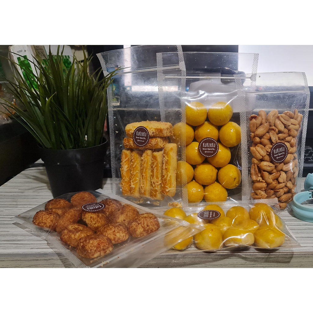 

KUE KERING KuKerKu - Paket Type Mapan Nastar Kastengel Palm Cheese Basreng Kacang Jumbo Free Ongkir COD