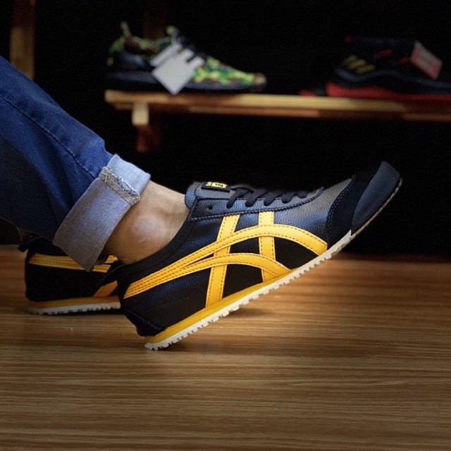  Sepatu  Asics  Onitsuka Tiger Mexico 66 Black Honey Gold 