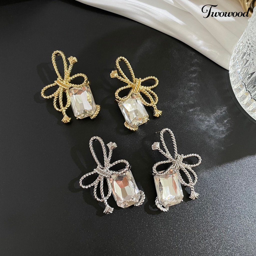 1 Pasang Anting Bentuk Ikatan Simpul Bahan Alloy Aksen Glitter Untuk Wanita